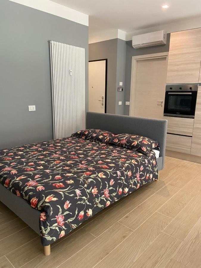 Casa Di Laura Mono E Bilo Di Fronte Ospedale San Raffaele Leilighet Segrate Eksteriør bilde